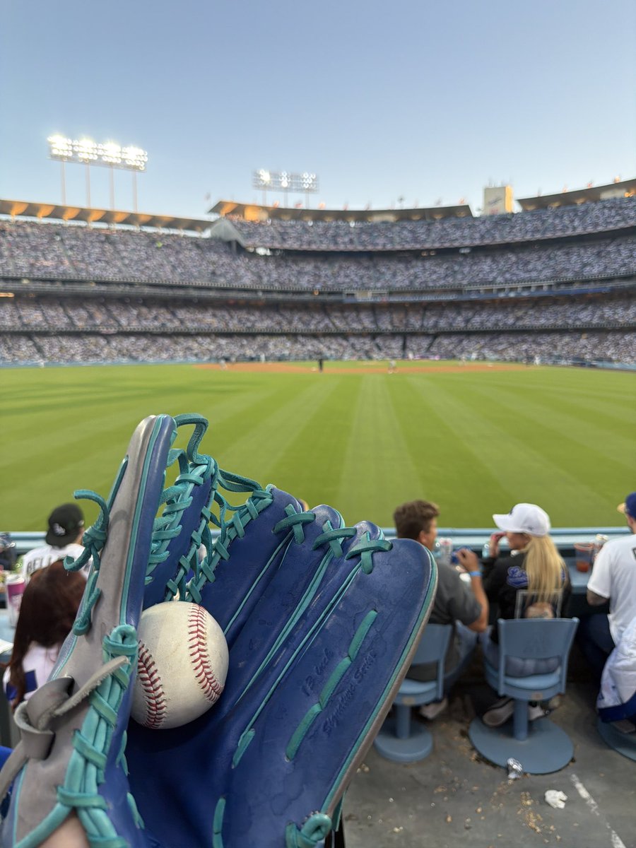AaronBlank's tweet image. Here it is… @dodgers first home run ball of 2026. #OpeningDay #AndyPages @MLB