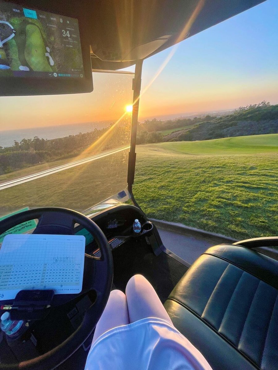 darealmariii's tweet image. ⁨Holding the golf club, my heart is as calm as still water. Golf is not just a sport, but a way of life.⁩
#PeacefulMind #GolfVibes #SimpleLife