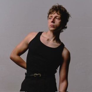 johnny 🗡️ @transpittweek tweet media