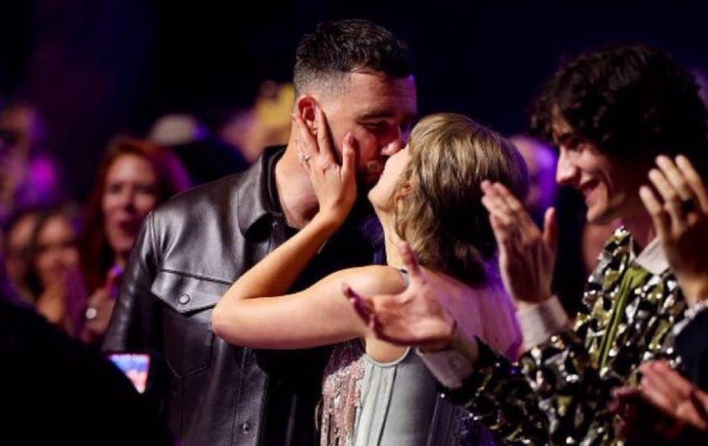 Taylor Updates Italia tweet media