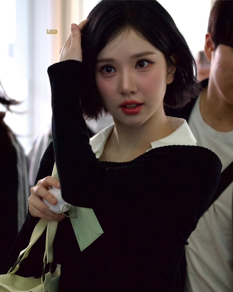 KpopLaird's tweet photo. 260327 ICN🇰🇷 ✈️  HGH🇨🇳

VIVIZ EUNHA

#비비지 #VIVIZ 
#은하 #EUNHA #ウナ https://t.co/gYJLikPvtj