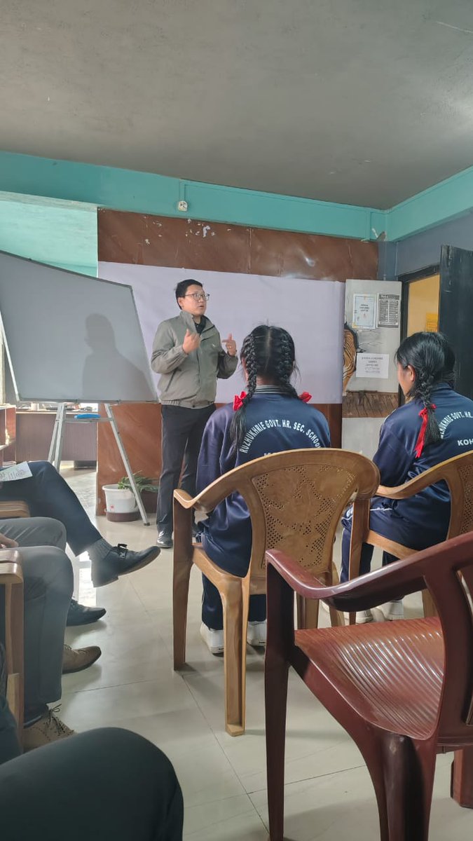 Jawahar Bal Manch(NPCC) today successfully conducted the Seminar on "How to Face an Examination" with the students of Hiekha Coaching Centre at Kohima.

#AICC#NPCC#Jawaharbalmanch#