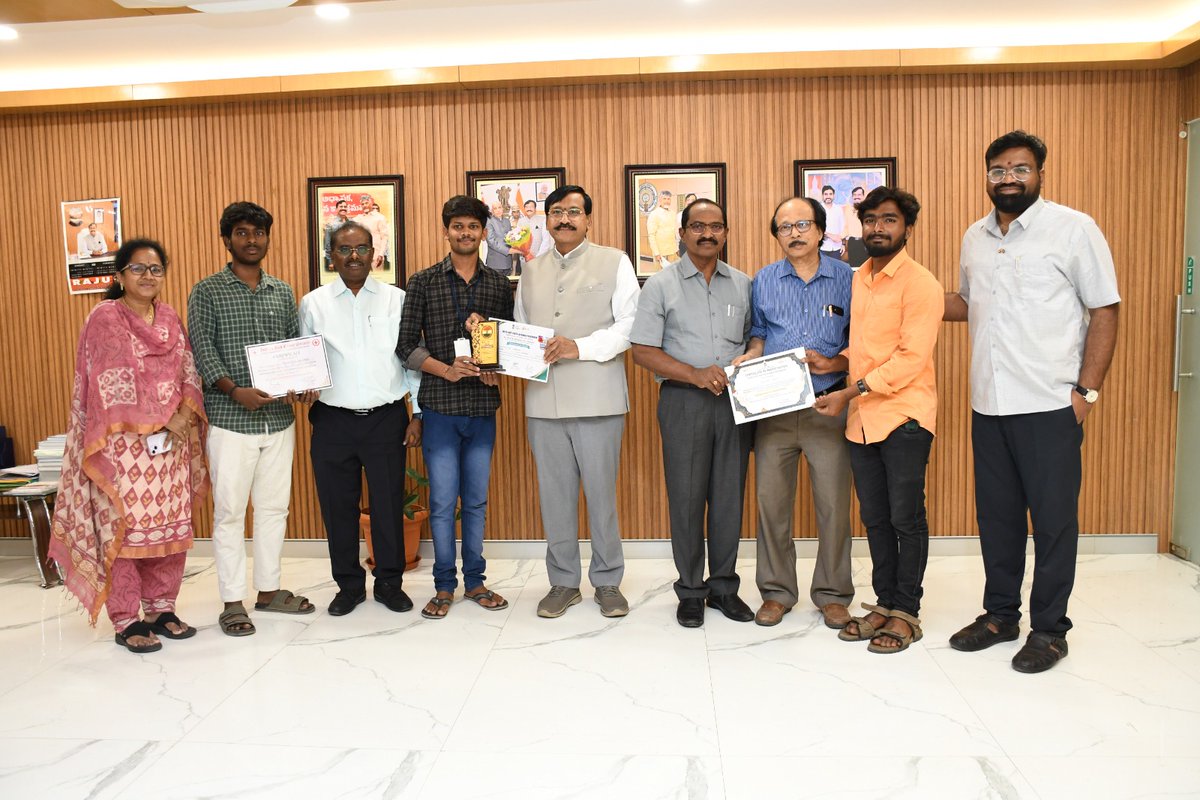 NJntua's tweet photo. JNTUA NSS Volunteers at National Level 🇮🇳
Participated in 9th North East Youth Festival (Nagaland) &amp; Inter State Youth Exchange Program (Tripura).
Vice-Chancellor Prof. H. Sudarsana Rao &amp; Registrar Prof. S. Krishnaiah appreciated them. https://t.co/4n70jx4wlt