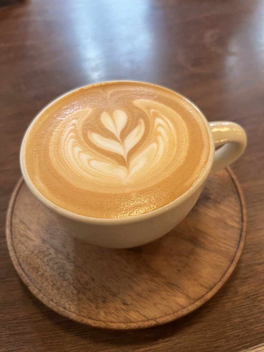 幡ヶ谷西原のパドラーズコーヒーでお花見散歩途中の休憩。カフェラテ。