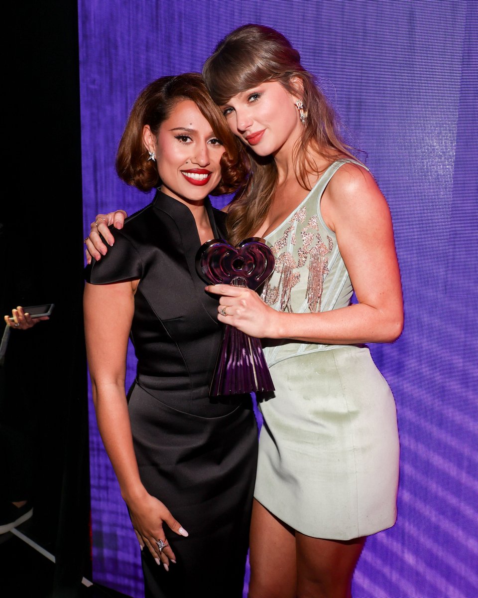 Taylor Swift in 4k tweet media