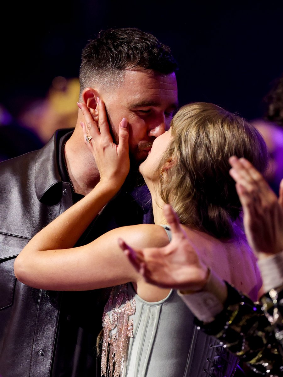 Taylor Swift in 4k tweet media