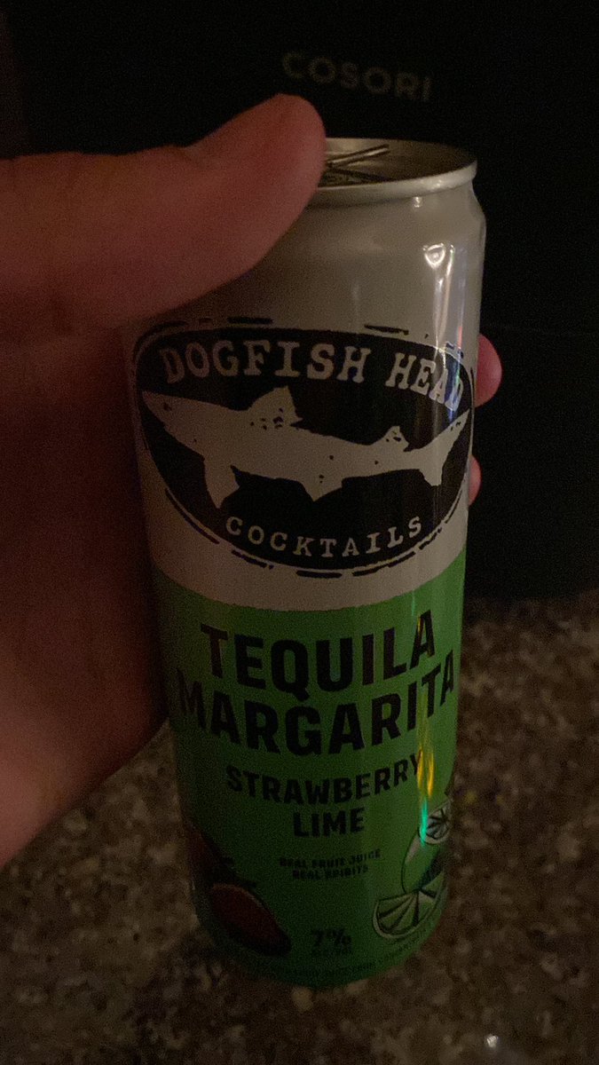 TimofeyMozoltov's tweet photo. Call me gay, but all dogfish head cocktails are unbelievable for 7%. Argue with a wall. #goodplay https://t.co/p7ckz7DGVt
