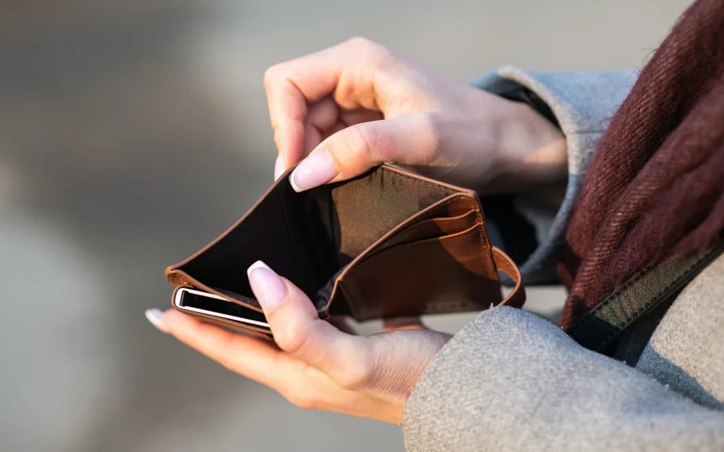 Homeless_NZ's tweet photo. The Retirement Commission's financial tracker shows more than half of women are now feeling financially uncomfortable. Photo: Emil Kalibradov/Unsplash https://t.co/SYv6I1kUKa