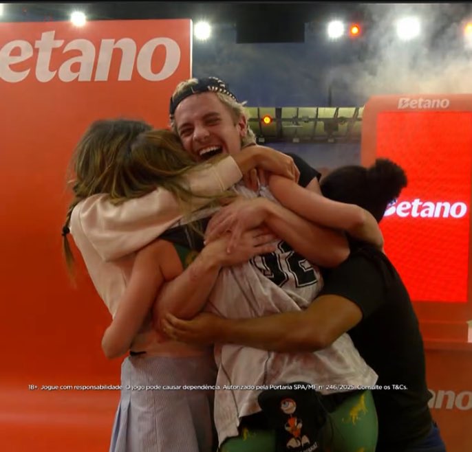 j̶ ̶u̶ ̶l̶ ̶i̶ ̶a̶ = tweet media