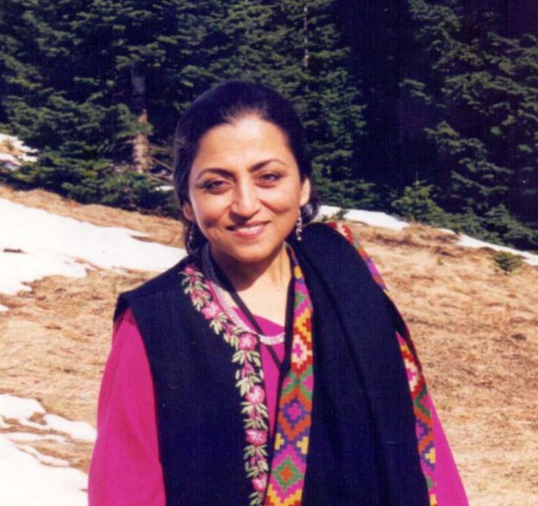 इस महिला को गाली दी जा रही है

इस महिला का चरित्र हनन किया जा रहा है

इस महिला का आतंकियों के साथ संबंध बताया जा रहा है

इस महिला को देशद्रोही घोषित करने की कोशिश की जा रही है 

इसी से मुझे शक होता है कि इस महिला की बात में कुछ सच्चाई है, संघी जब हारने लगते हैं तो यही तरीका