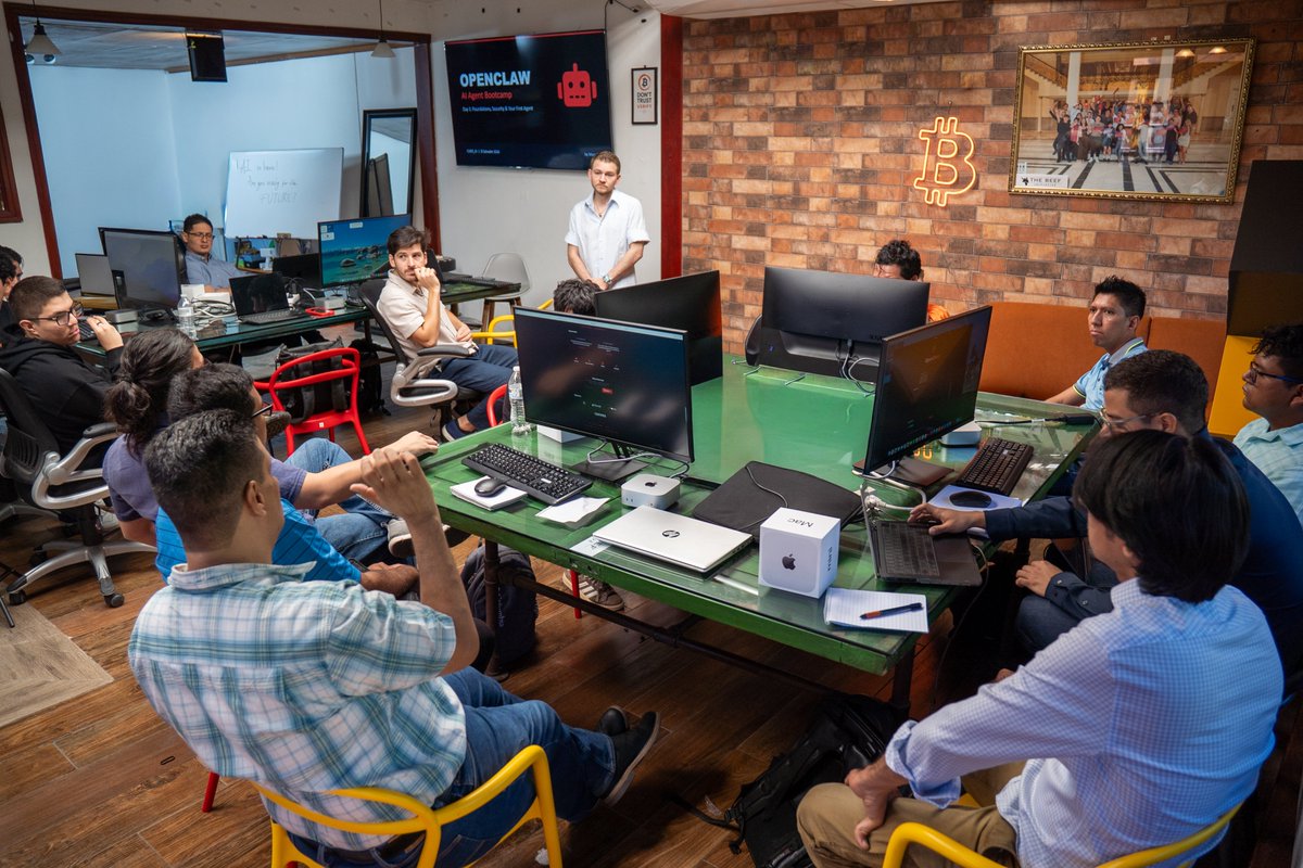 Stacy Herbert 🇸🇻🚀 tweet media