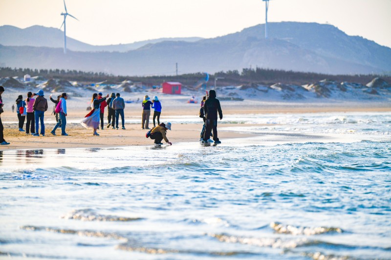 pingtanchina's tweet image. Spring in Pingtan 🌊! Ditch the hustle ☕, walk barefoot on soft beaches 🏖️, sip coffee with sea views 🌅, and chase sunsets with wind turbines ⚡. Pure coastal relaxation you can’t miss! 😍✨

en.ptnet.cn/content/2026-0…

#PingtanIsland #SpringGetaway #CoastalBliss #RelaxingVibes