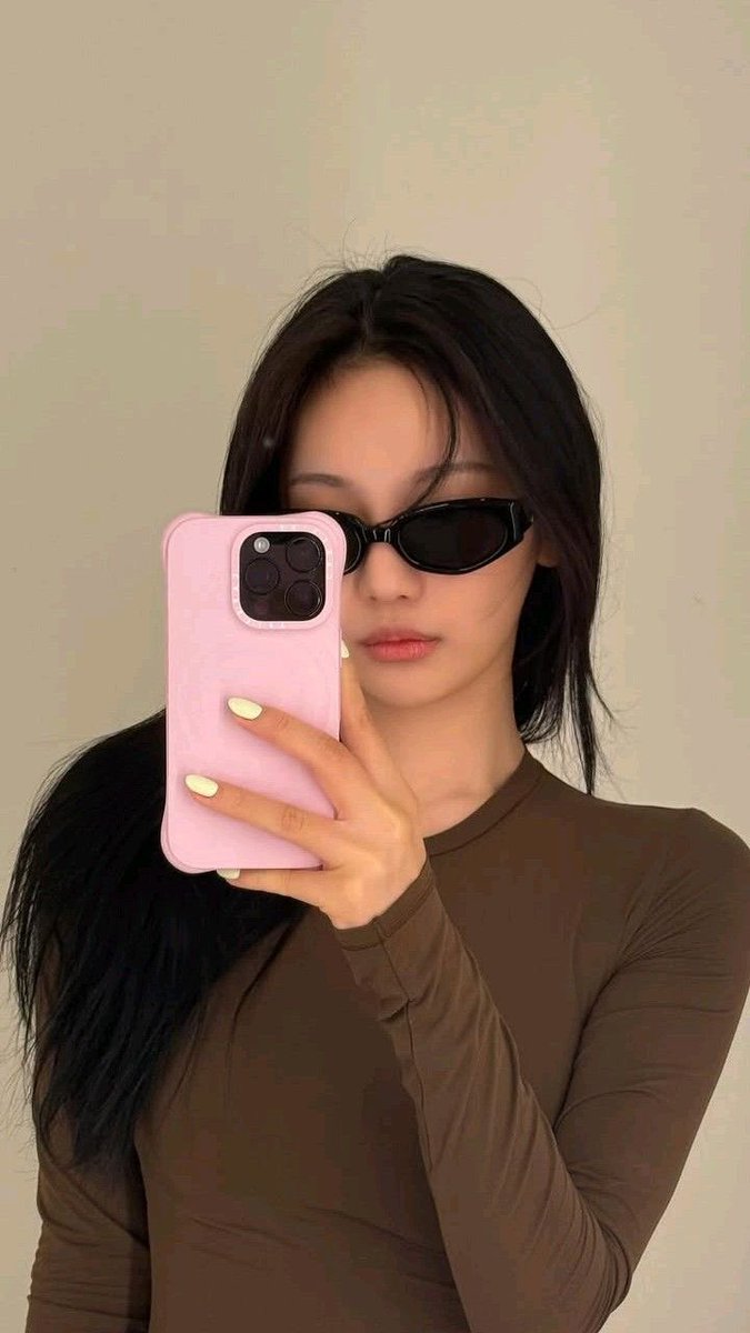 on hiat. vivianne宁 tweet media