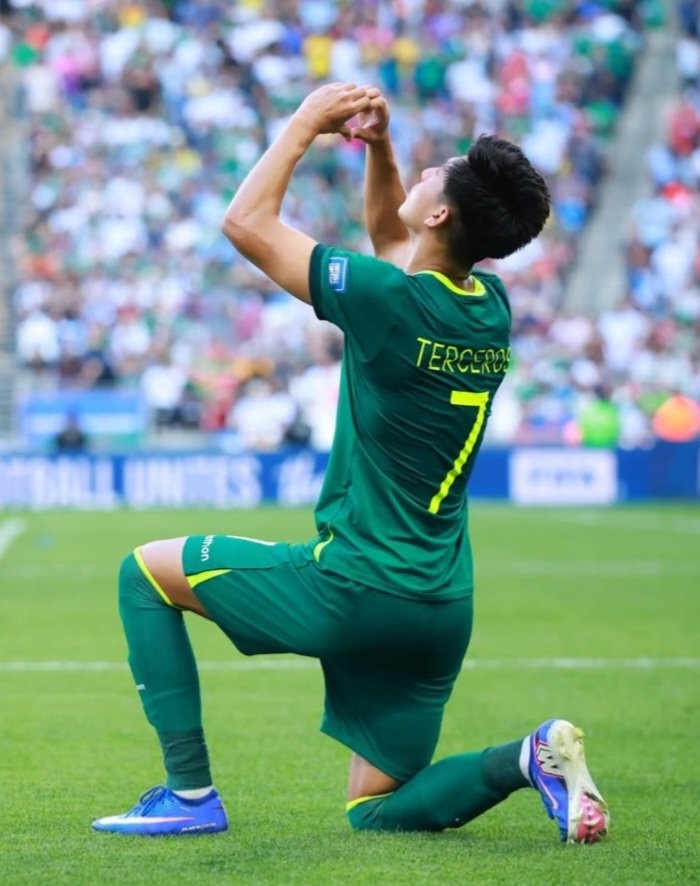 s_merengue_'s tweet photo. @hinchadaspgy Así lo celebró, dedicándole el gol a su madre que falleció cuando empezaron las eliminatorias. https://t.co/u4f1fE5L4p