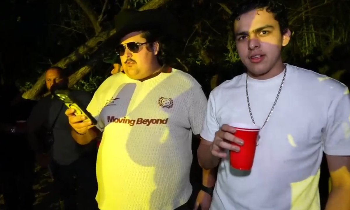 444Dreamboy's tweet photo. lo de mi lidel parchando con pablo escobar mientras west hace un stream sobre algo politico de Colombia, que es?. El bien y el mal https://t.co/5BC8YIKJn0