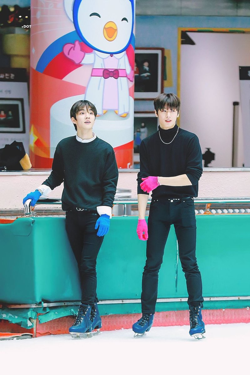 no context jq tweet media