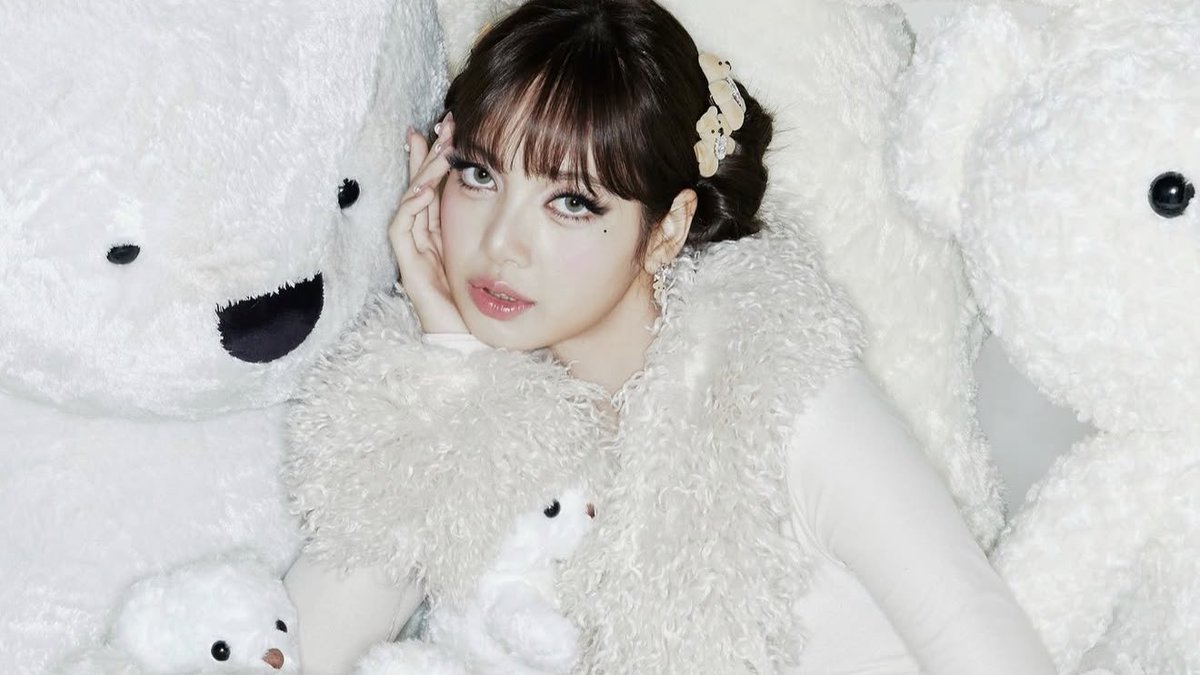 hourly lisa tweet media