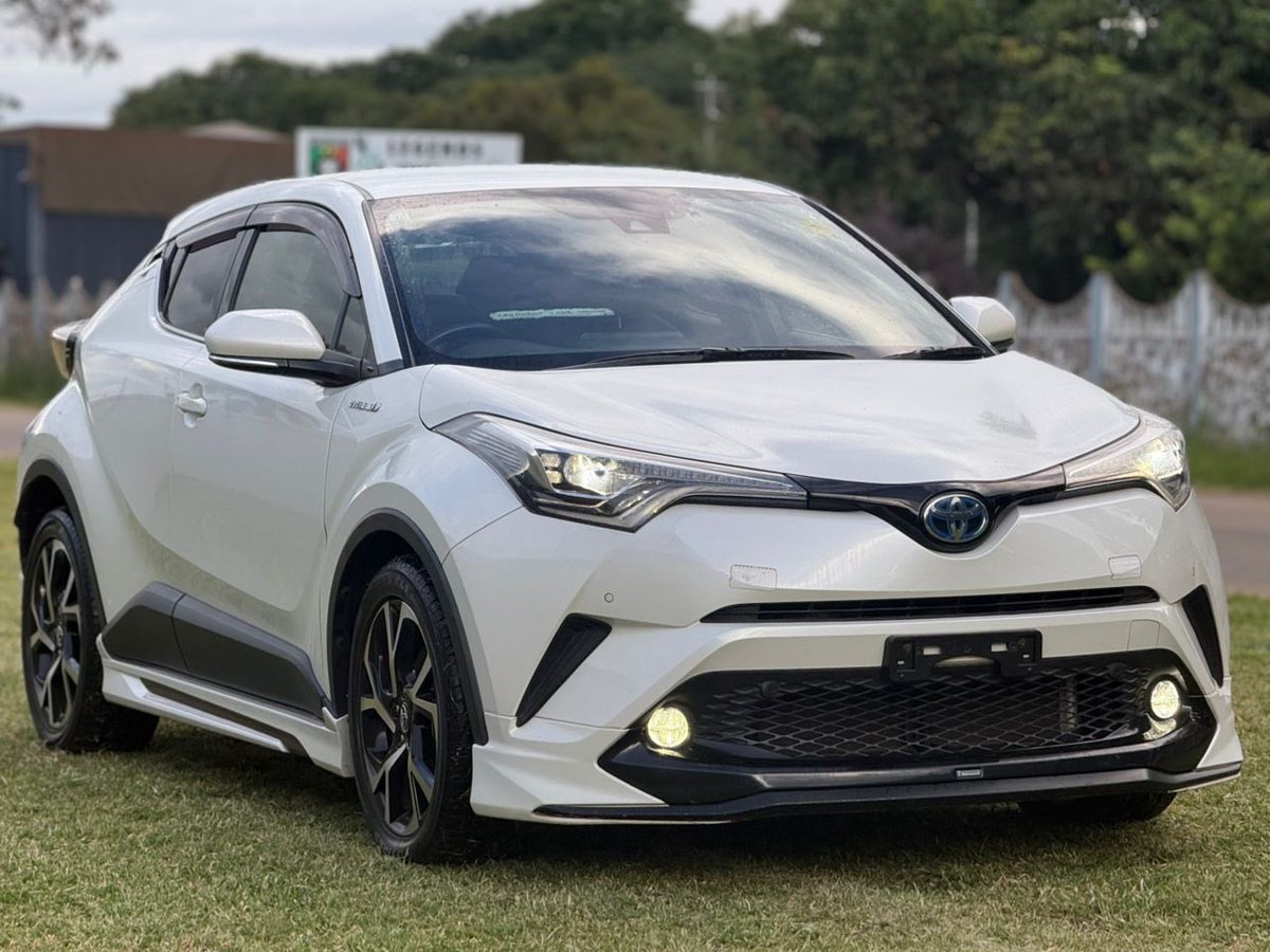 RuePella's tweet photo. *Toyota C-HR Hybrid G.*
$20.8k
Duty Fully Paid | Year 2018 | Low Original Mileage | Body Kit 🔥
Automatic Transmission | 1,790CC Engine 📌Harare
+263771912812 https://t.co/UUdUk9N3dL