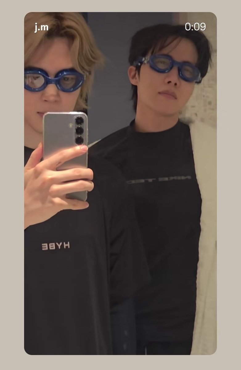 Universo Bangtan ⁷ tweet media