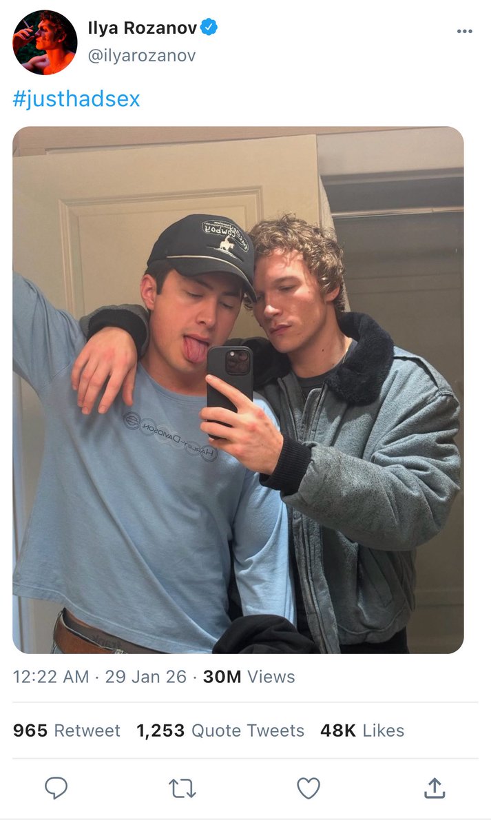 alli ✨ (@ilyanchiron) on Twitter photo 