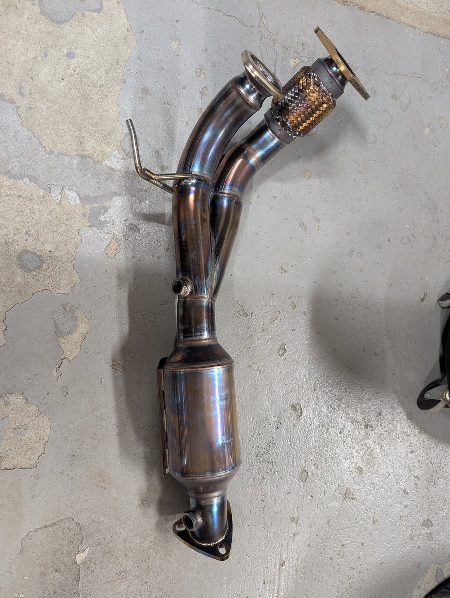 ひるま tweet media