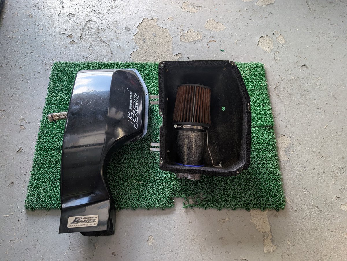 ひるま tweet media