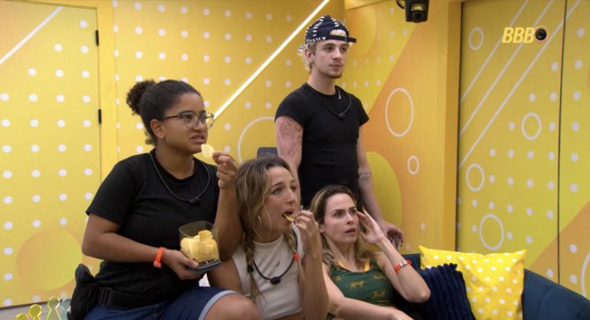 veehnault tweet media