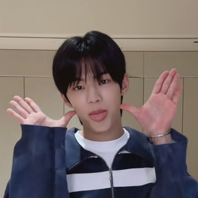 jiseokbecak's tweet photo. HiLLOOOWW WARGA #saiville dan #smoots 🖐🏻 aku defngan akun baru (banget) ini mencari banyaaap tEMAN SAI 😆 untuk hype bungbangies bersama—samaa! 😳✌🏻💥 i'm swear i'm niceee :3:3:3 plfis mutualan sama aku but if u dont mind aku minor daaan hype grup lain jugakk! 🐥💤 help rt ia! https://t.co/qprqRjuFTq