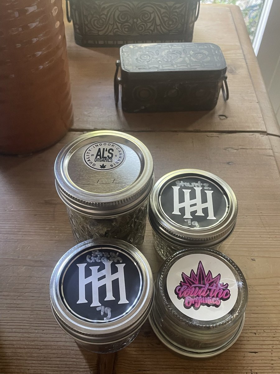 packstothefuture tweet media