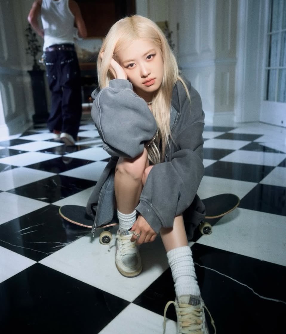 FOR ROSÉ & LISA tweet media