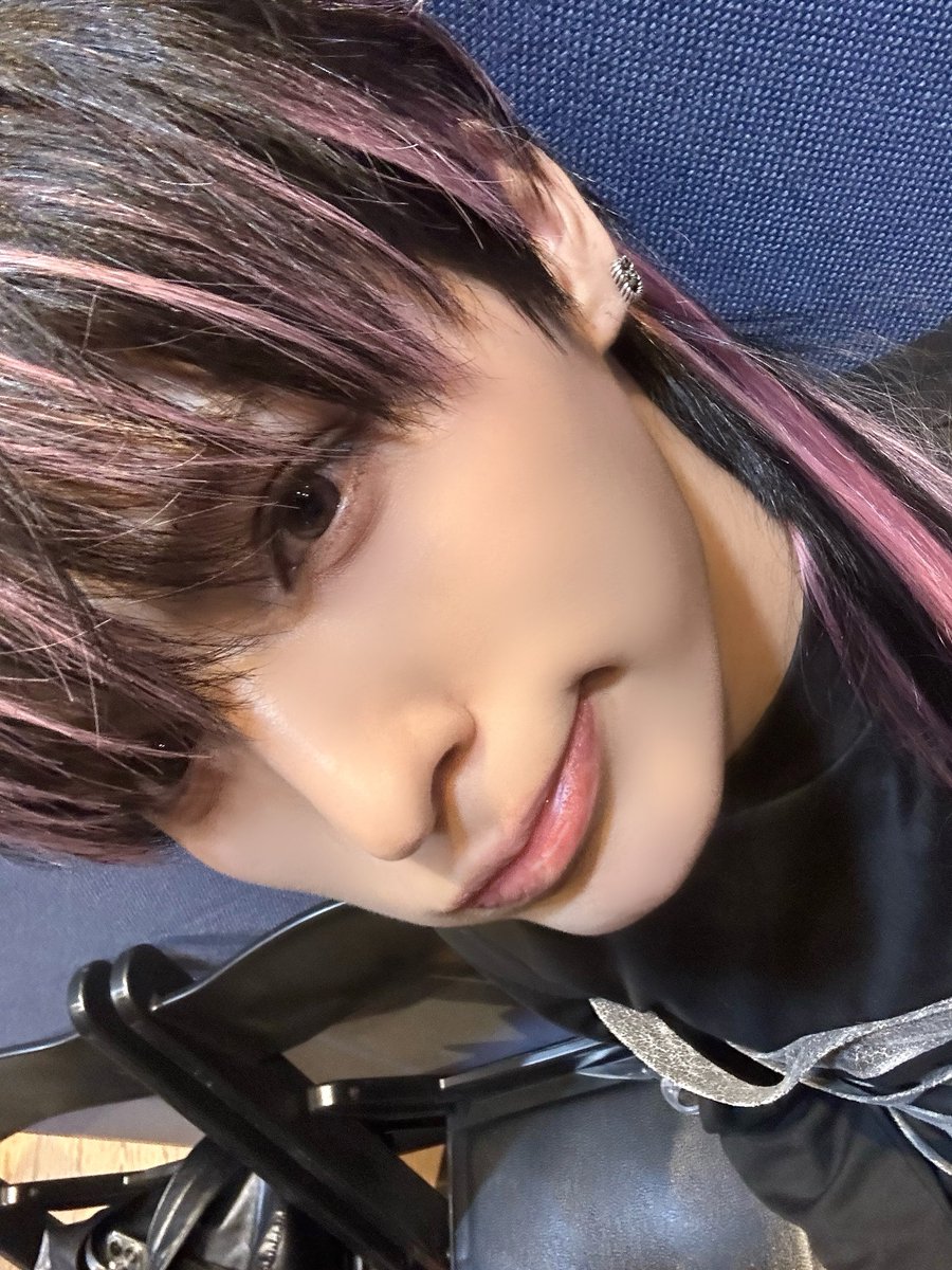 ALL(H)OURS tweet media