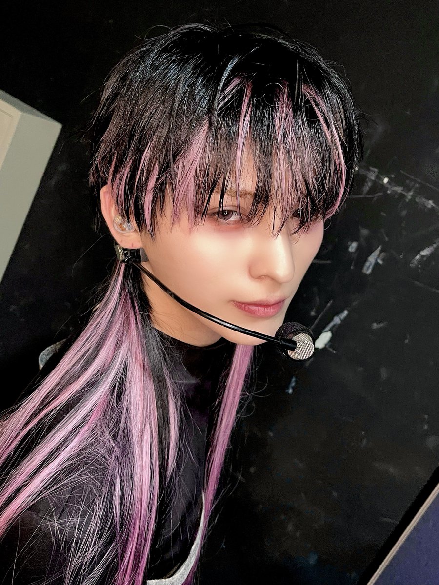 ALL(H)OURS tweet media