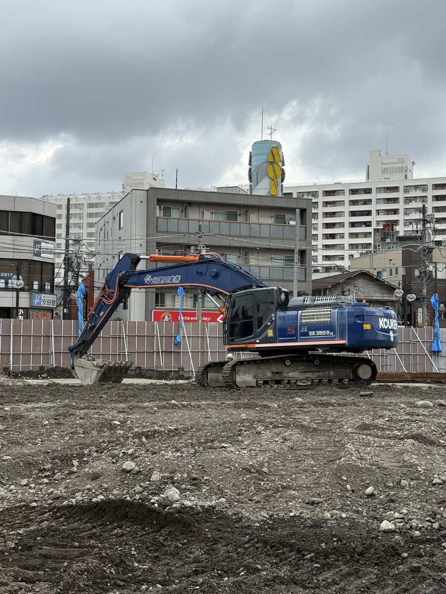 kouken2013's tweet photo. 建設小町
手元から始まり今は350のオペレーター
頑張っていて本当に偉いし尊敬

引き続き頑張ってくださいねー https://t.co/f1rLZynz6M