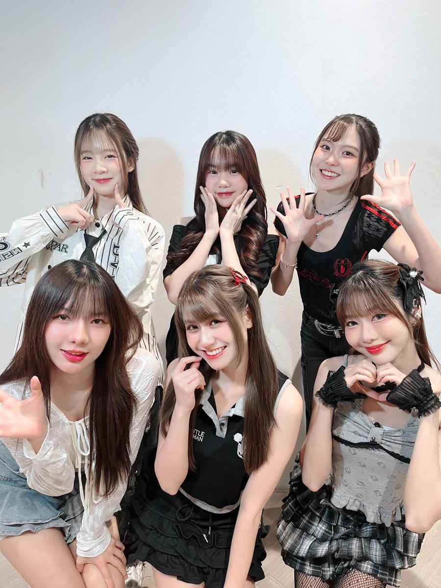 The Glass Girls tweet media