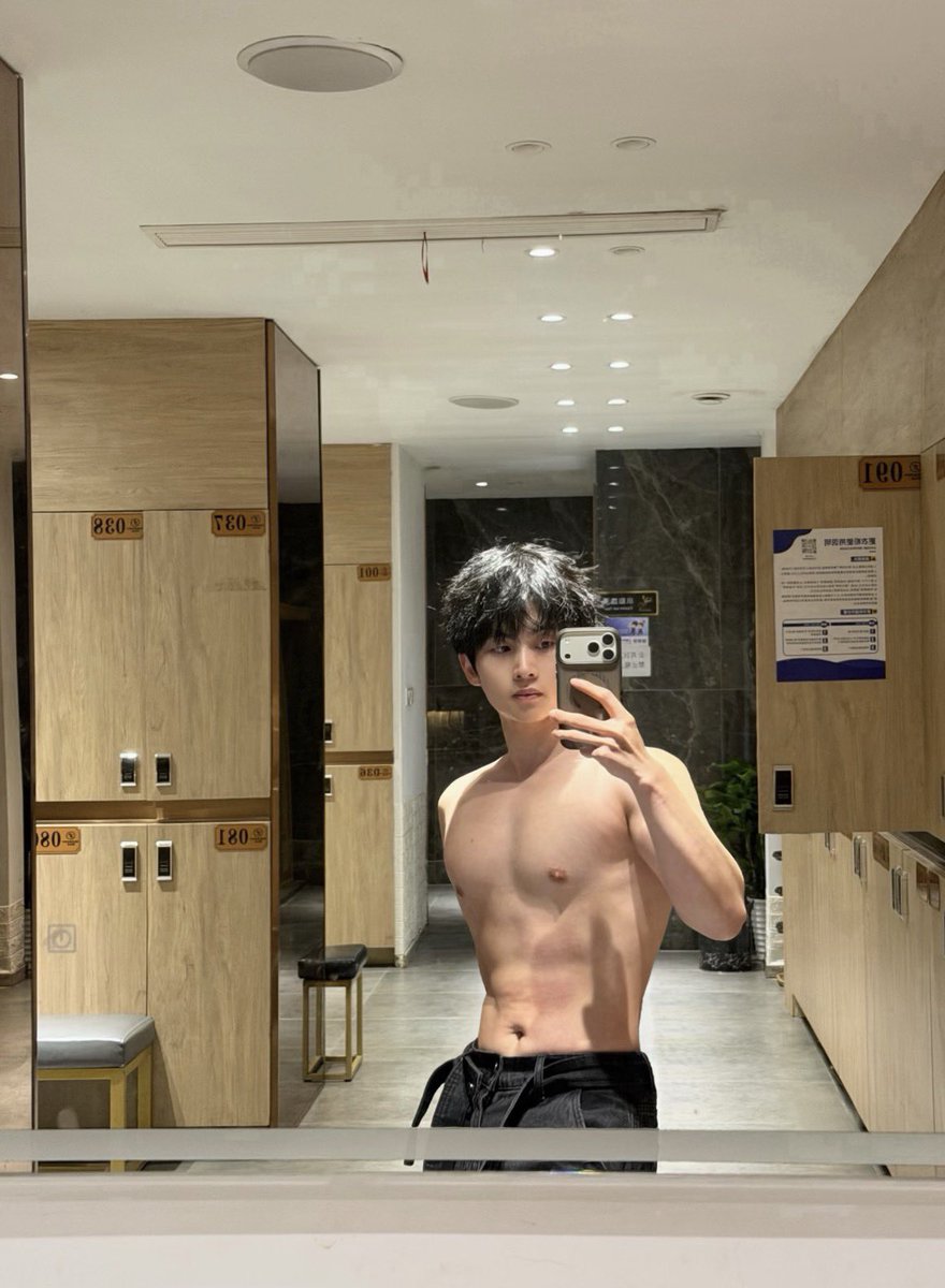 aaa，夜场顶级男模（重启 tweet media