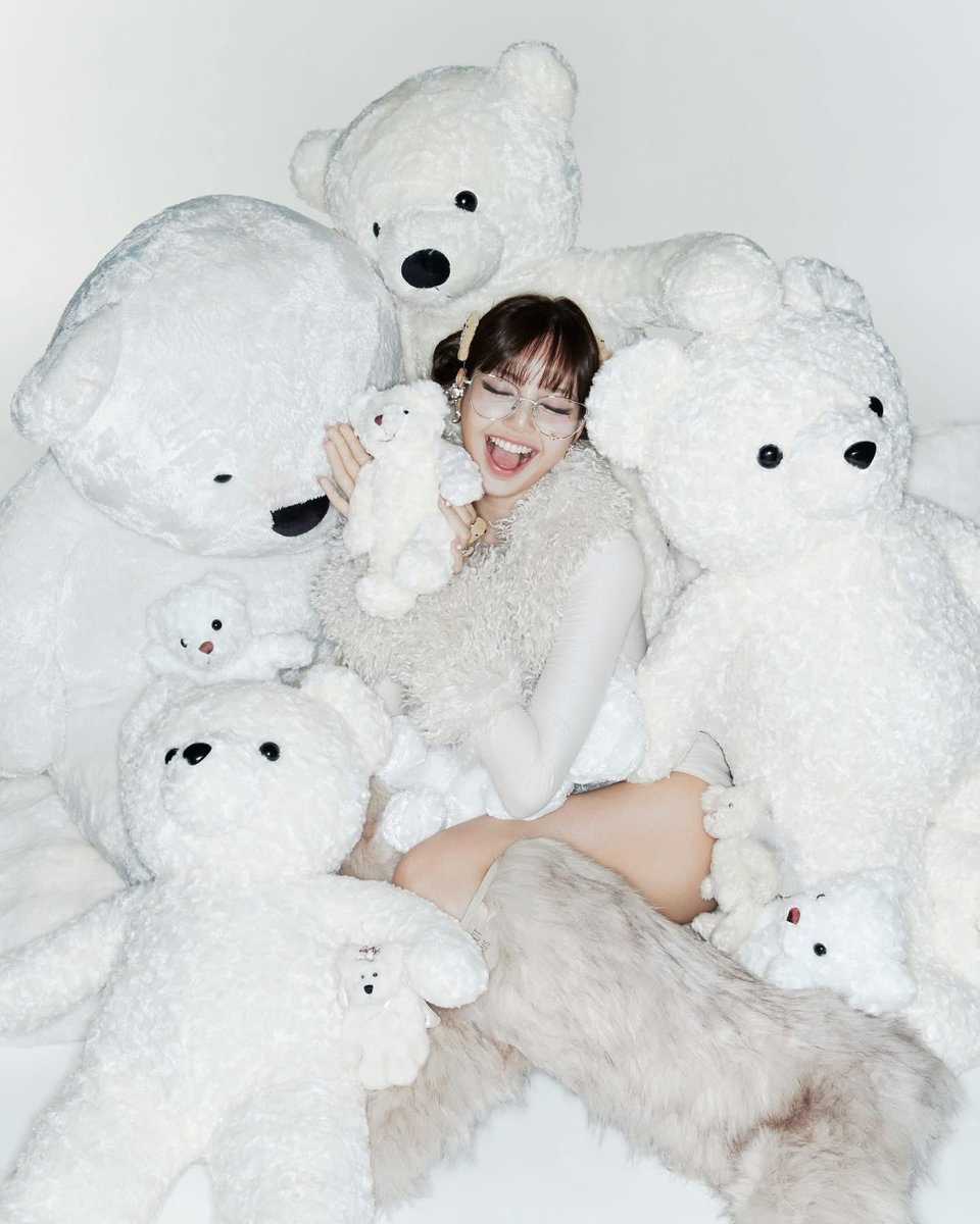 LISANATIONS tweet media