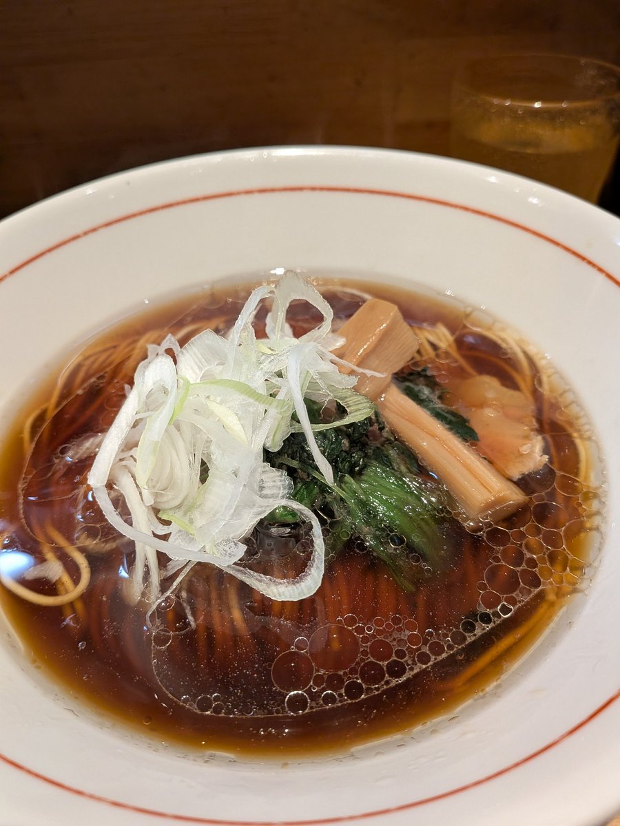 久しぶりのラーメン
日本橋朱鷺の黒ラーメン＋小カレーランチセット1000円
あっさりでまた飲みたくなるスープ、中細麺がスルスル、お肉もアブラがジュワー
また行くぜ、必ず