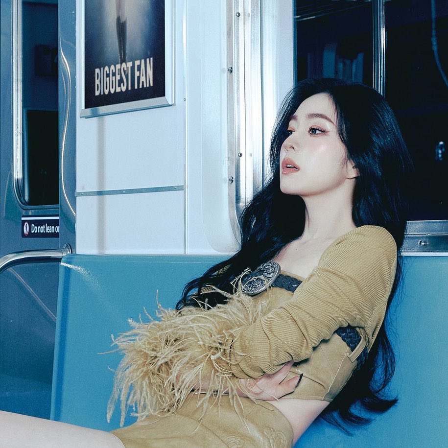 ‘ เมื่อไหร่เธอจะรับข้อเสนอของพี่ แค่มาทำงานกับพี่ไม่กี่ชั่วโมงต่อวัน เงินเดือนพี่ก็ให้มากกว่าใคร ทำไมถึงไม่ยอมสักที ’

‘ แต่พี่จะให้เราไปพักอยู่ด้วย เราไม่อยากอยู่กับพี่ ’

‘ แล้วไปทำงานพร้อมพี่มันไม่ดีตรงไหน ’

‘ ไม่ชอบค่ะ ’