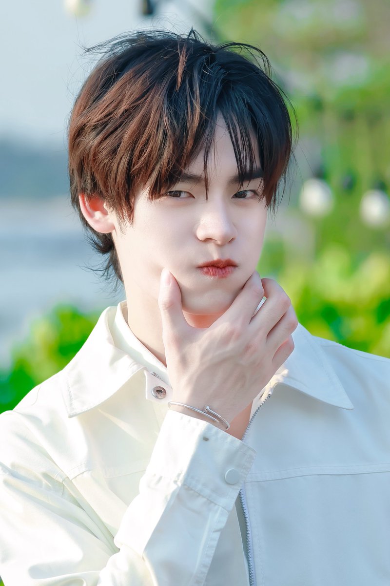 dunno • (slow.)🍀 tweet media