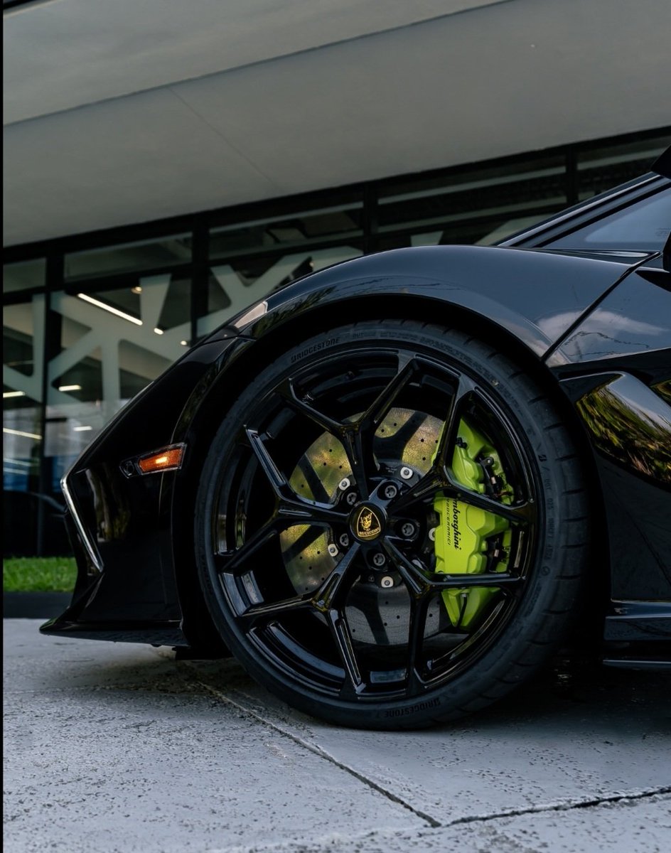 GM🤍 CT 🕊

Friday energy feels different
Charts don’t sleep, narratives don’t wait, and this market rewards the ones who stay consistent.

Most people chase pumps.
Few build positions.
Even fewer understand what they’re holding.

This cycle isn’t about noise…
It’s about