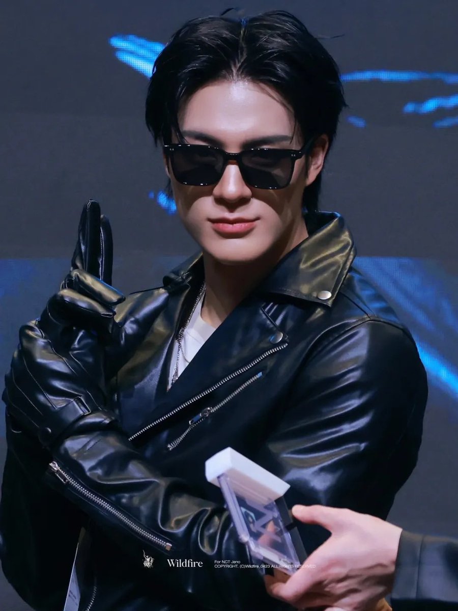 mariolcyrus's tweet image. Lee Jeno (NCT) #blackleatherjacket #leatherjacket #jacket #blackjacket #fetish #leatherjacketfetish #leather #leathermen #leatherman #instagram #men #clothes #menclothes