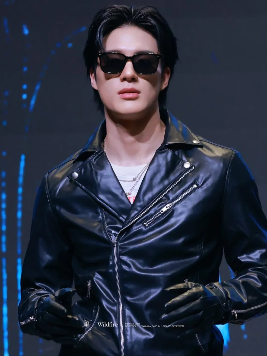 mariolcyrus's tweet image. Lee Jeno (NCT) #blackleatherjacket #leatherjacket #jacket #blackjacket #fetish #leatherjacketfetish #leather #leathermen #leatherman #instagram #men #clothes #menclothes