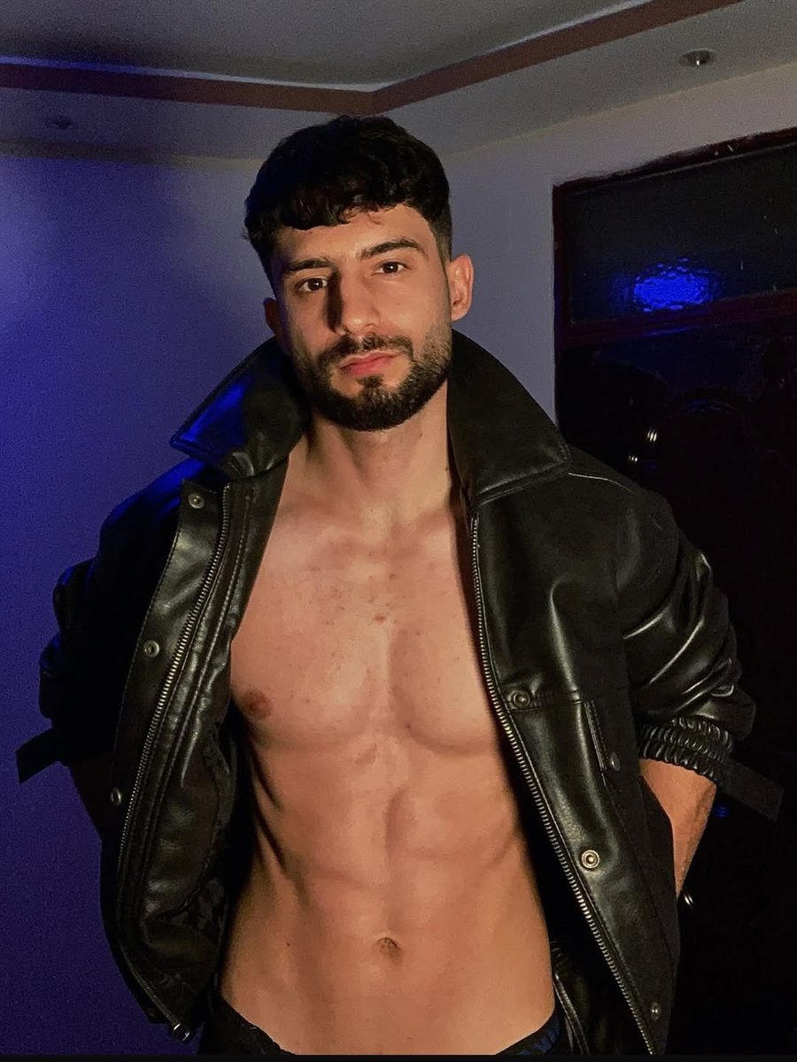 mariolcyrus's tweet image. Shoaib #blackleatherjacket #leatherjacket #jacket #blackjacket #fetish #leatherjacketfetish #leather #leathermen #leatherman #instagram #men #clothes #menclothes