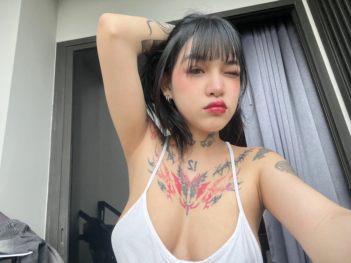 Sickiegirl69 tweet media