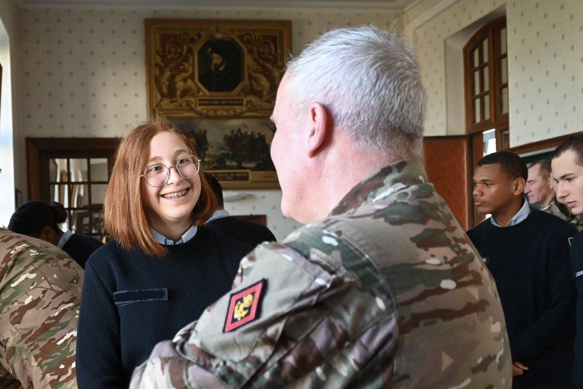 Lycée Militaire de Saint-Cyr tweet media