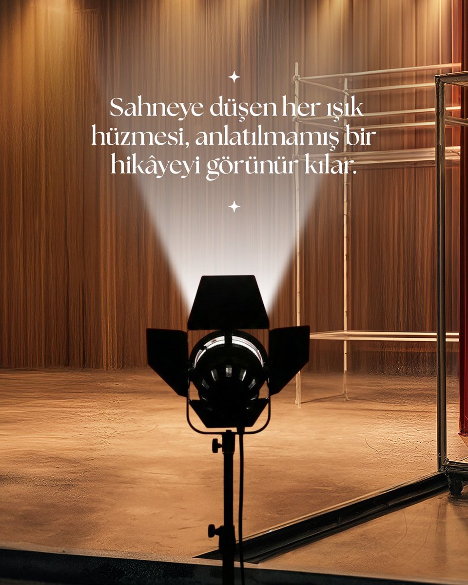 AfifeOdulleri's tweet photo. Tiyatro; duyguların, hikâyelerin ve hayatın sahnede yeniden hayat bulduğu bir yolculuk.

Sahneye emek veren ve bu büyüyü paylaşan herkesin Dünya Tiyatro Günü kutlu olsun.🎭

#YapıKrediAfifeTiyatroÖdülleri https://t.co/tuaGke3CFU