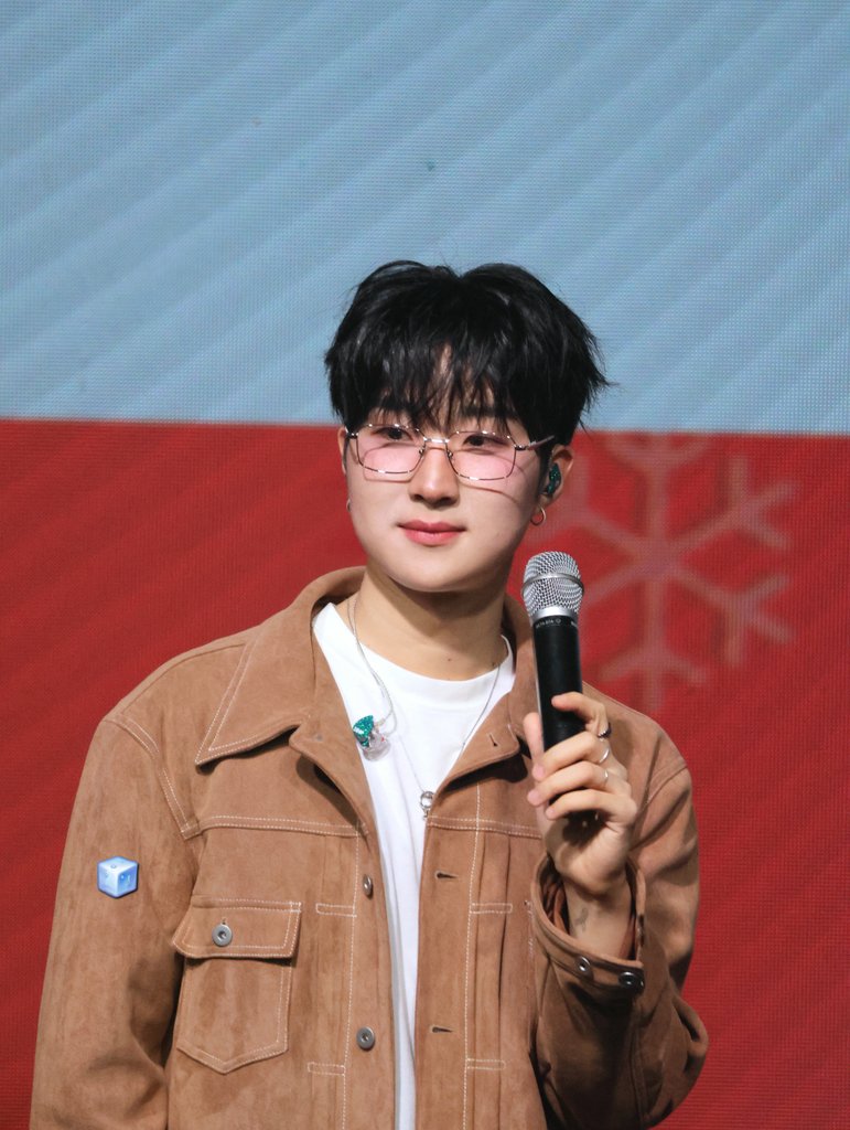 사각 tweet media
