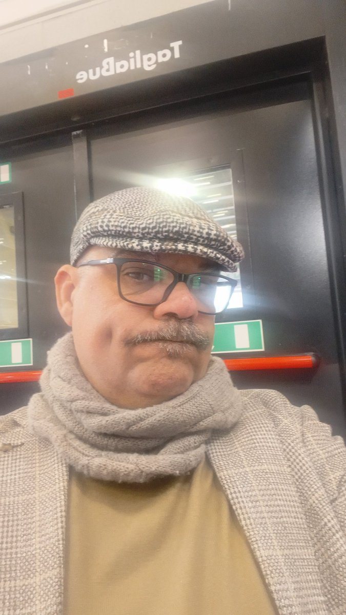 ⅁nбΙᴉǝΙɯo ⅁ɹǝΙΙɐ tweet media