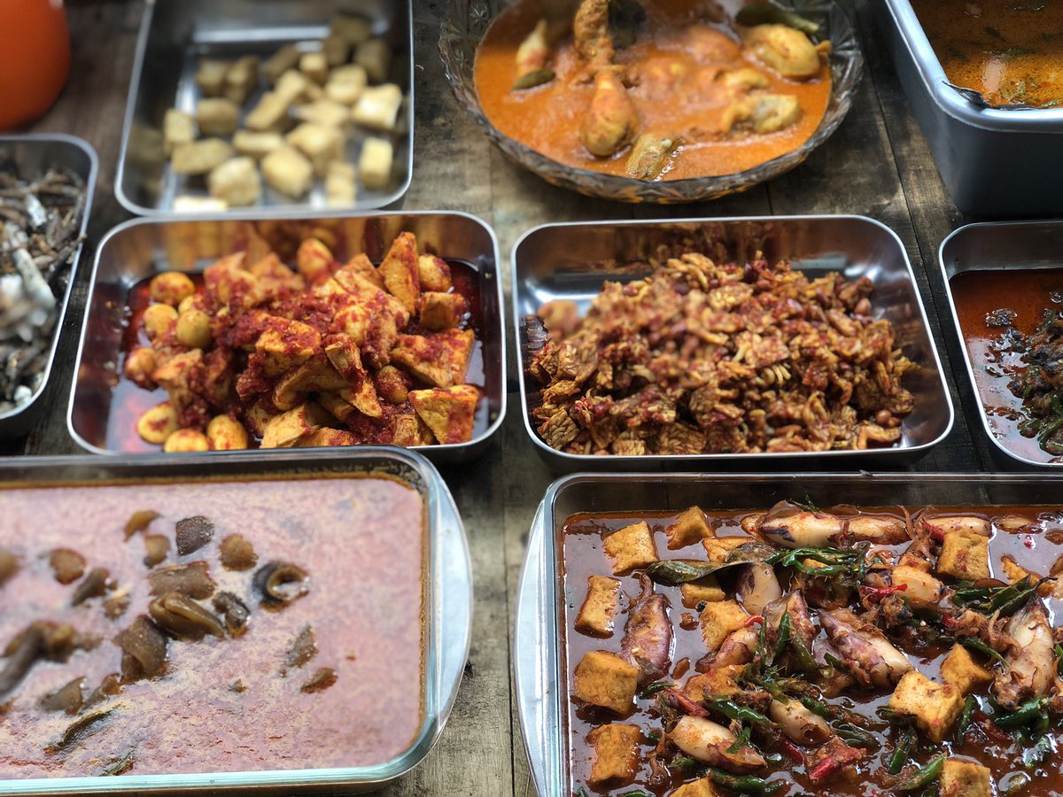 Ririamanda's tweet photo. Aku lahiran di tempat mertuaku. 
Gak pernah bantuin masak. Bahkan baru kecuci 1 sendok aja udah dilarang sama mertuaku. 

Setiap sempat, aku dibikinin jamu. 
Yang nyapu rumah atau ngepel, suamiku dan adiknya (laki-laki semua). 
Yang cuciin baju anakku, mertuaku. 
Dibeliin mukena, sendal, tas, dikasih banyak baju juga. 
Bangun kesiangan? Gak masalah. Paling cucunya aja yang diangkat keluar kamar duluan. 

Tugasku?
Makan banyak dan foto-fotoin masakan beliau krn buat post jualannya juga. 
Semoga ummi selalu sehat ya, mii💕