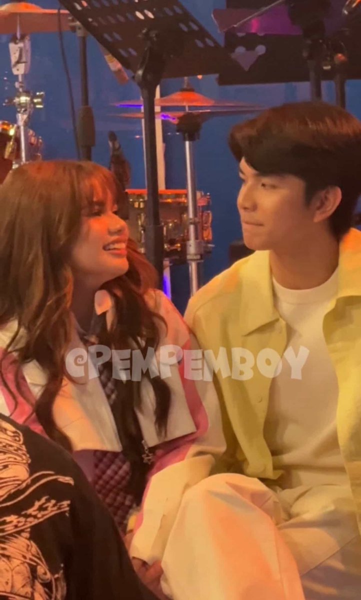 jcqlndnsdlcrz's tweet photo. Grabe tinginan 🥰🫶🏻
#ASHowtimeWithRAVE https://t.co/6i4BKzK9Dy